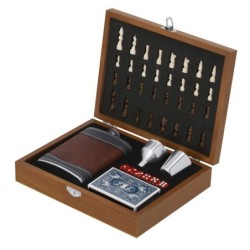 Geschenkset, Flachmann 175 ml, Tasse 30 ml, Schach, Spielkarten und Würfel, Geschenkbox aus Holz - Beige