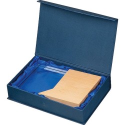 Trophäe mit Holzsockel - Beige